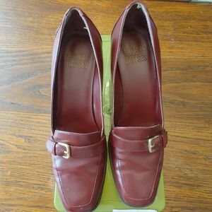 MOOTSIES TOOTSIES Women's Burgundy Leather Loafers 2-3/4" Heel size 8.5m